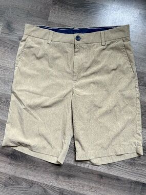 IZOD | 9.5'' Shorts | 30'' Waist | Khaki | Men's